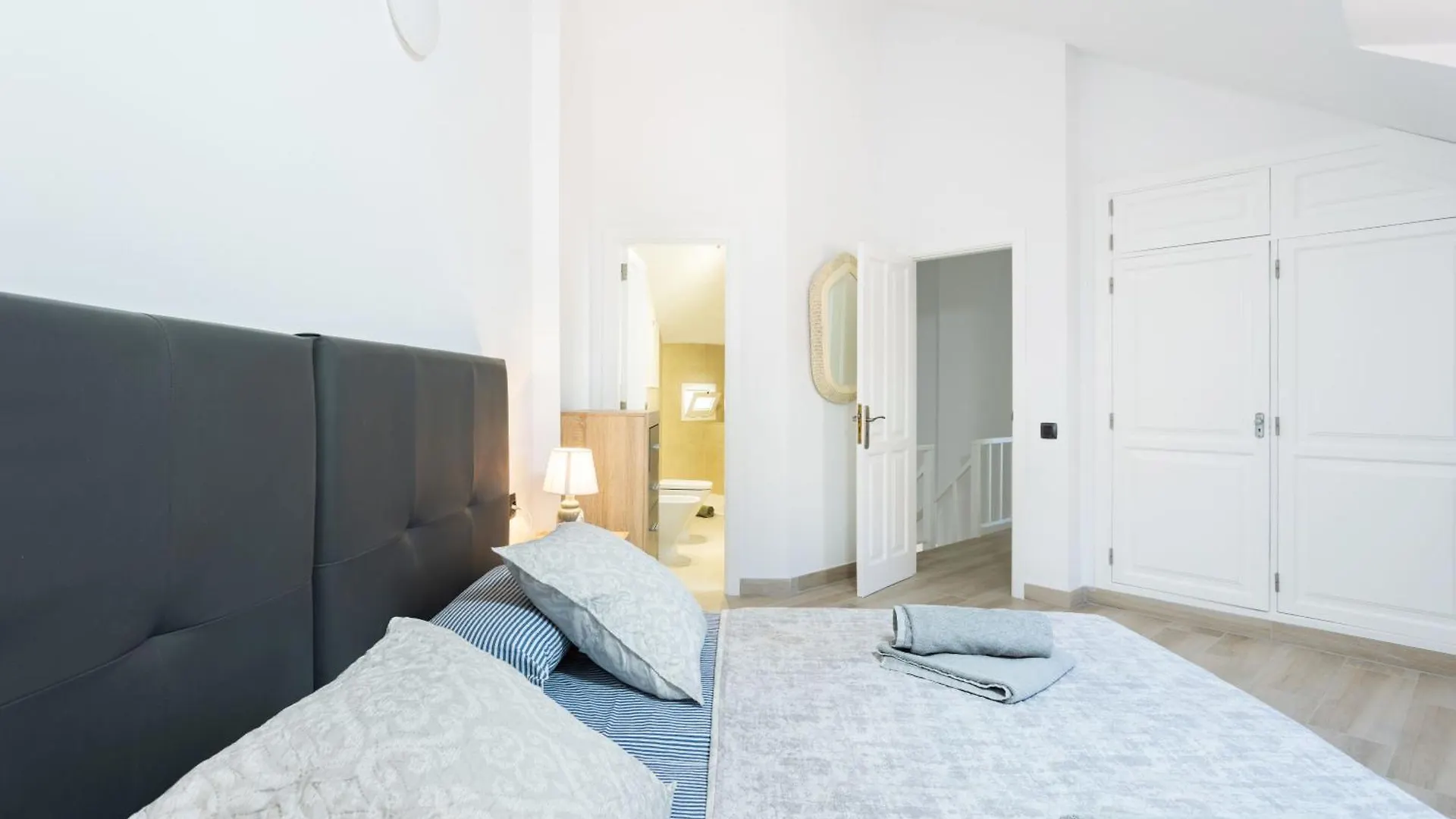 Moderne Wohnung Mit Meerblick Und Pool Playa de las Americas  Spain