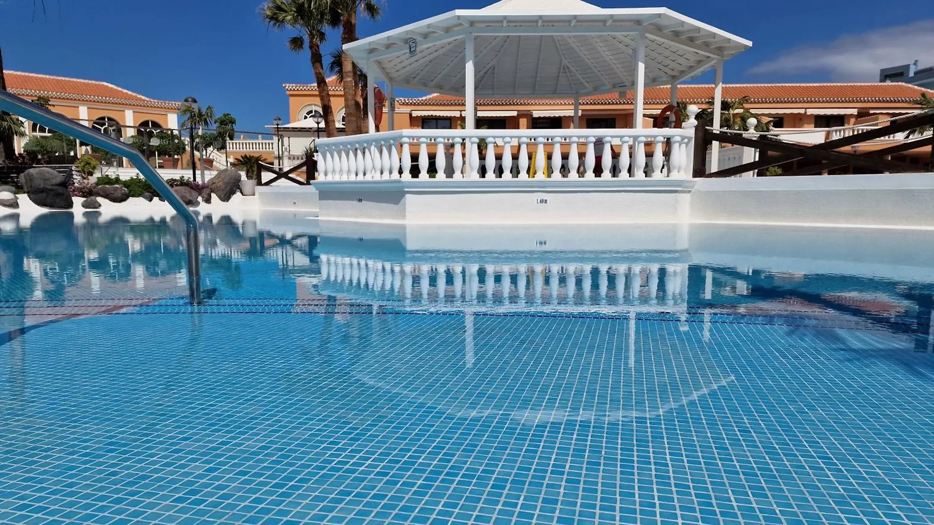 Apartment Moderne Wohnung Mit Meerblick Und Pool Playa de las Americas  Spain